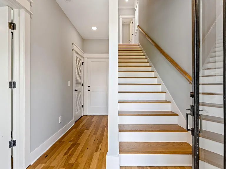 530 Edwin St #10 — Photo 8