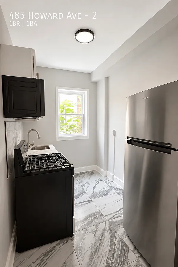 485 Howard Ave — Photo 2