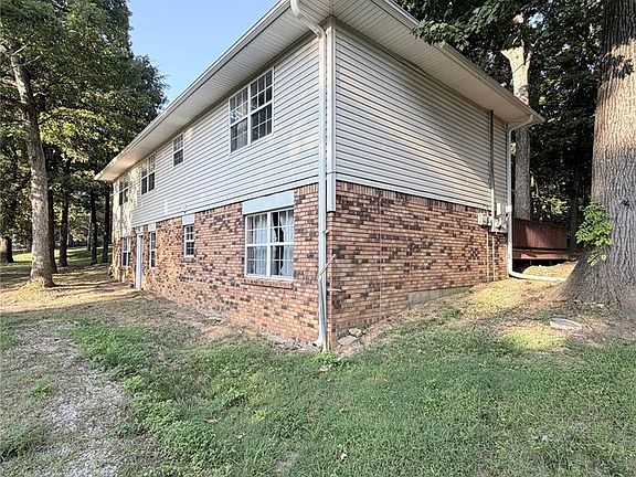 4th image of 1611 Sylvan Dr