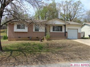 1110 N Hickory Ave, Sand Springs, OK 74063