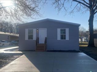 10 Pageant Ln, Olmsted Falls, OH 44138