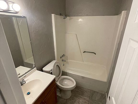 4th image of 5647 Doonesbury Way
