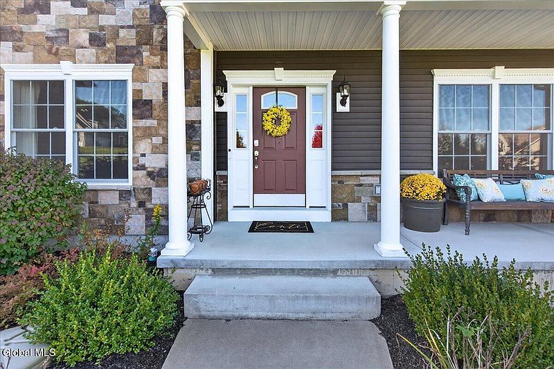 4th image of 17 Meadowbrook Court