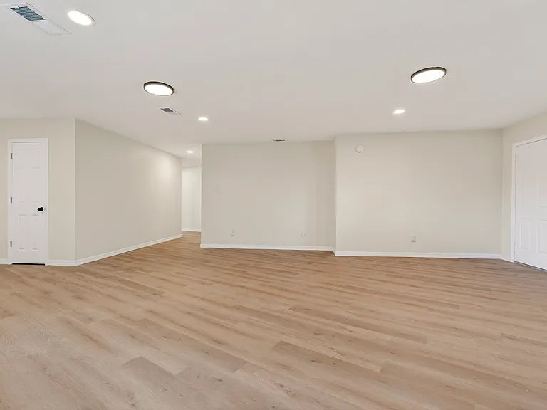 1644 Princess Helen Rd W — Photo 18