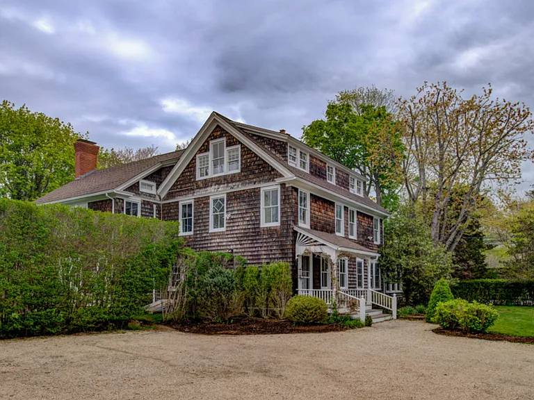 579 Hill St — Photo 37