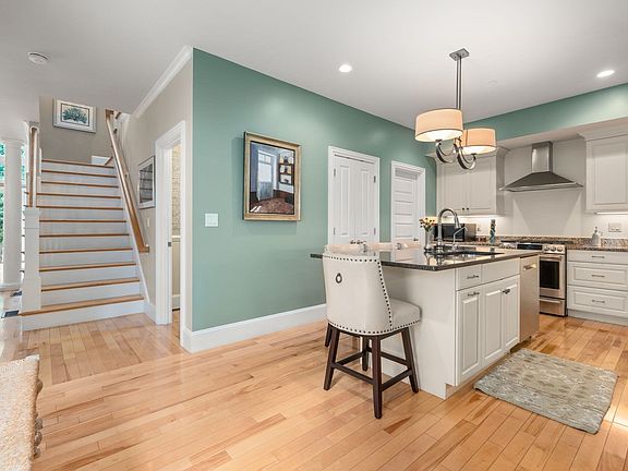 3rd image of 39 Backriver Rd Unit 39
