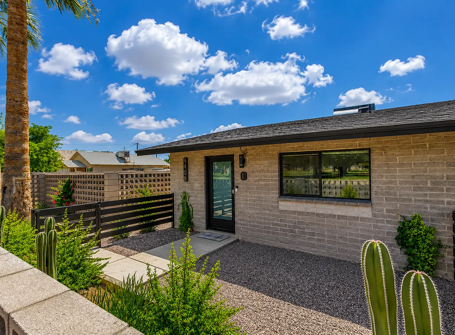 2 bed, 700 sqft, $1,699 — Photo 1