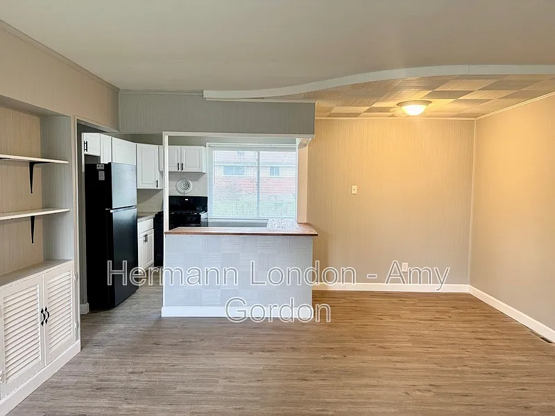 3 bed, 1.0 bath, 1014 sqft, $1,500 — Photo 4