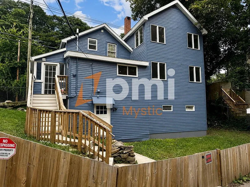 3 bed, 2.0 bath, 1212 sqft, $2,426 — Photo 4