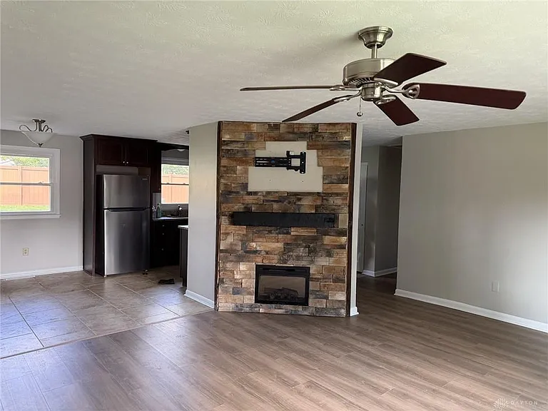 95 Peach Grove Ave — Photo 3