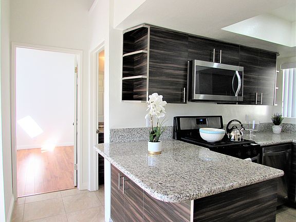 5th image of 1141 N Columbus Ave #3303