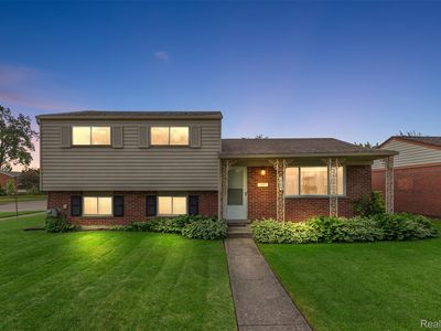 2794 Pall Mall Dr, Sterling Heights, MI, 48310