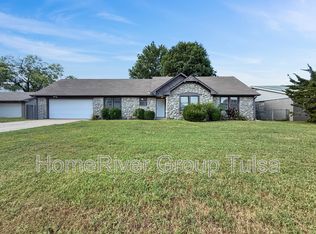 408 E Woods Ln, Claremore, OK 74017
