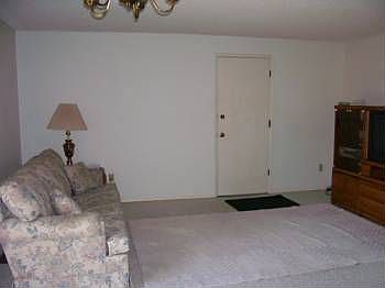 3rd image of 420 N Desdemona Ave