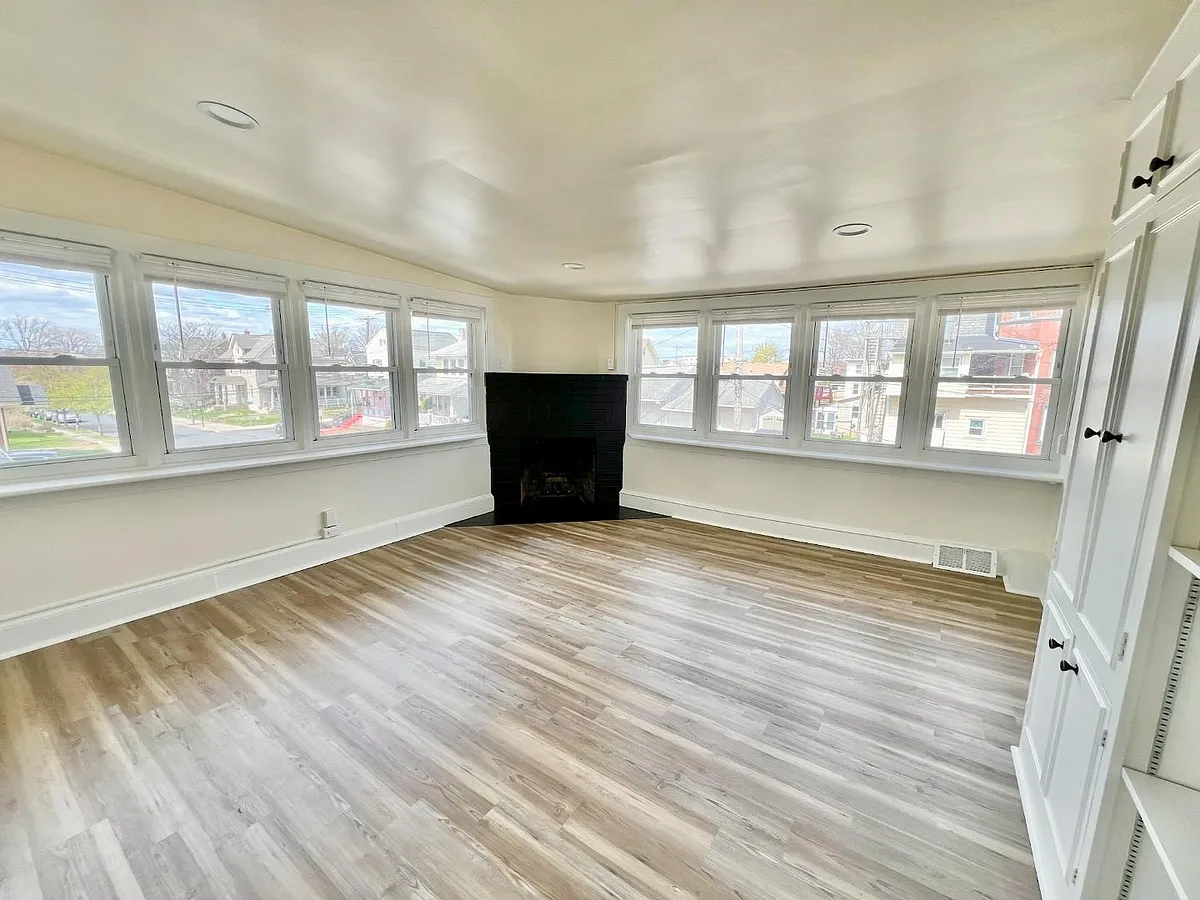 Unit Photo - 202 S Broad St #2C