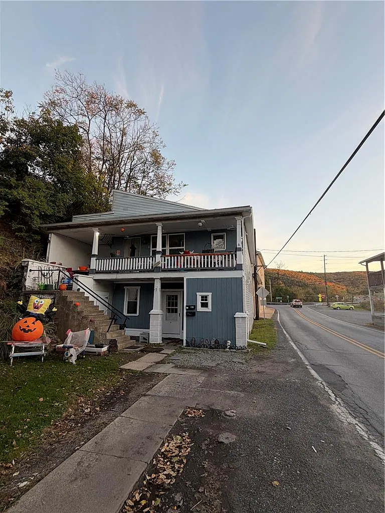 2 bed, 700 sqft, $1,100 — Photo 1