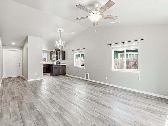 5th image of 518 Woodlark Dr