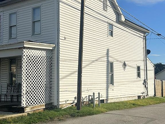 2nd image of 209 Fulton St