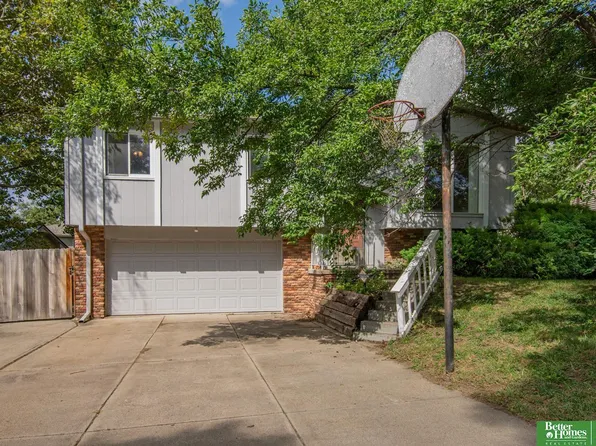 5016 Edinburgh St, Omaha, NE 68157
