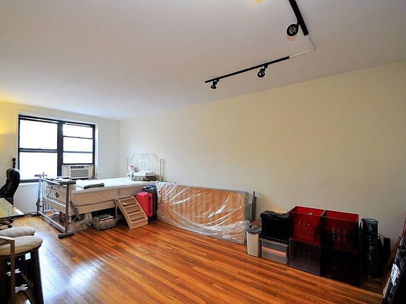 5th image of 63-84 Saunders St APT 5V
