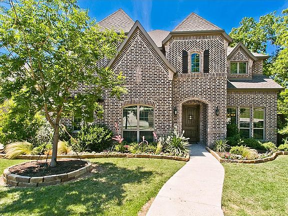 3rd image of 1704 Surrey Ln
