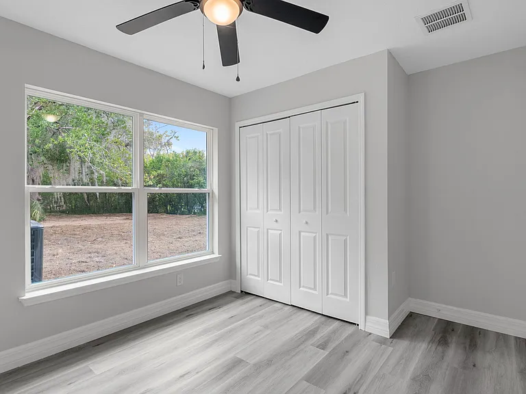 1005 Yale Ln — Photo 7