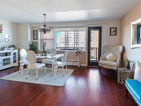 3rd image of 5700 Arlington Ave APT 12-W