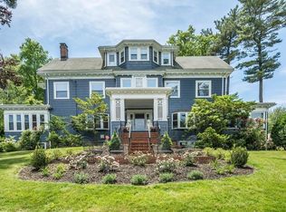 858 Lynnfield St, Lynnfield, MA 01940