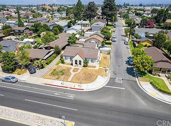 4th image of 383 E Badillo St