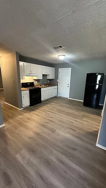 3 bed, 969 sqft, $985 — Photo 2