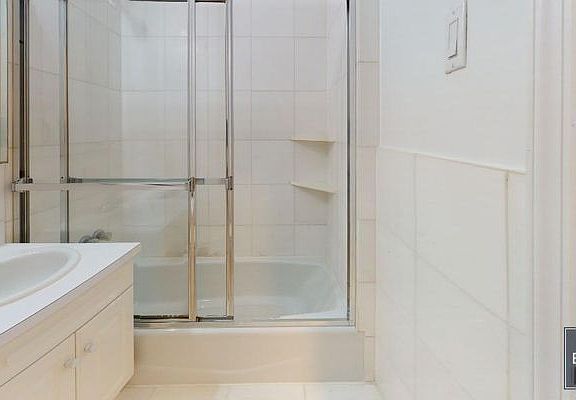 5th image of 171 E 83rd St APT 3A