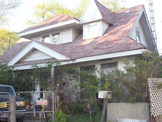 1st image of 302 Hillwood Dr