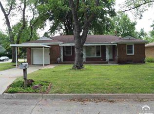 1926 SW Burnett Rd, Topeka, KS 66604