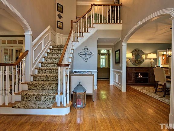 2nd image of 204 Arcadia Ln