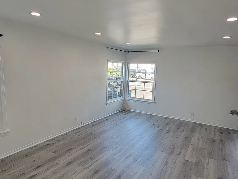 133 N Kings Rd #1/2 — Photo 21