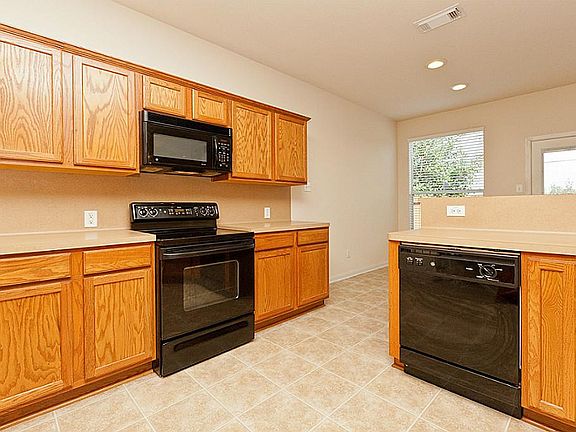 INVITING KITCHEN