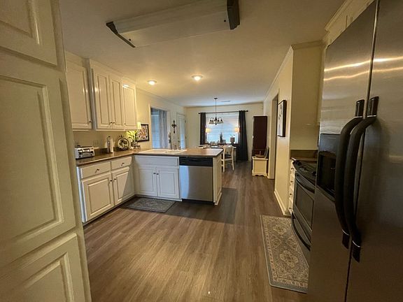 4th image of 103 Brittany Dr