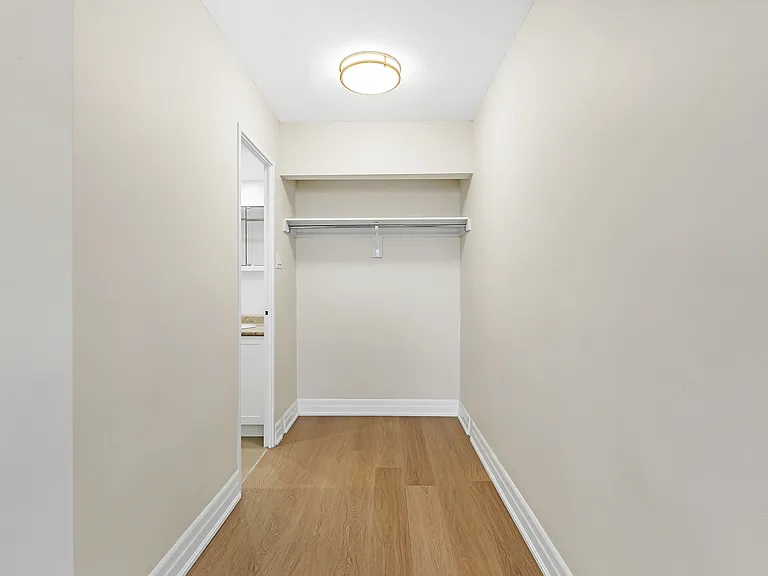 45 La Rose Ave #2 — Photo 7