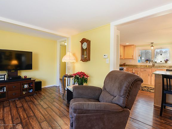 3rd image of 609 Cedarwood Dr