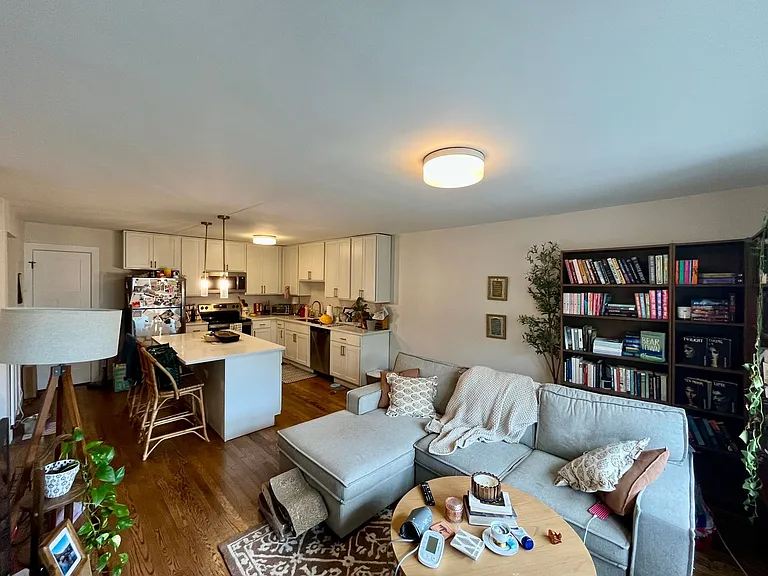 2600 E Kenwood Blvd — Photo 46