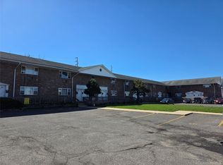 41 Quebec Rd APT 28, Island Park, NY 11558