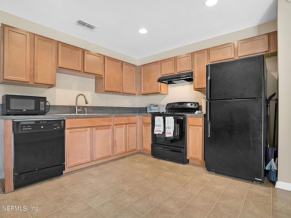 3rd image of 2528 Summit View Dr