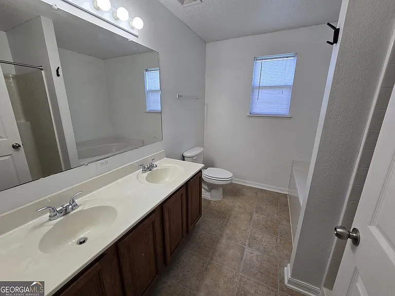 110 Pine Bluff Blvd W — Photo 34