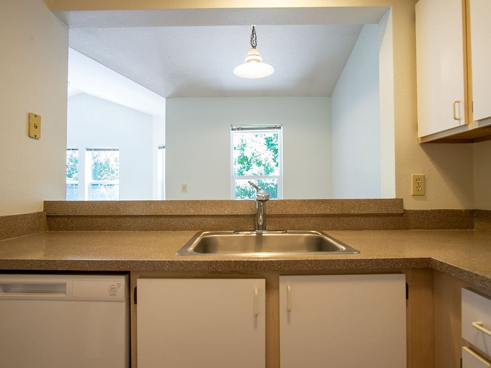 1st image of 245 SW Hooker St APT 7