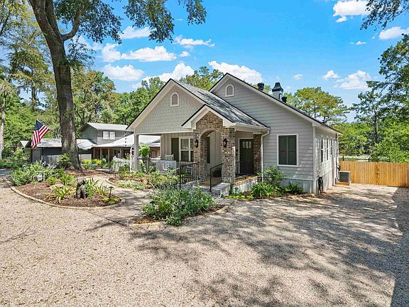 2nd image of 820 Cypress Dr