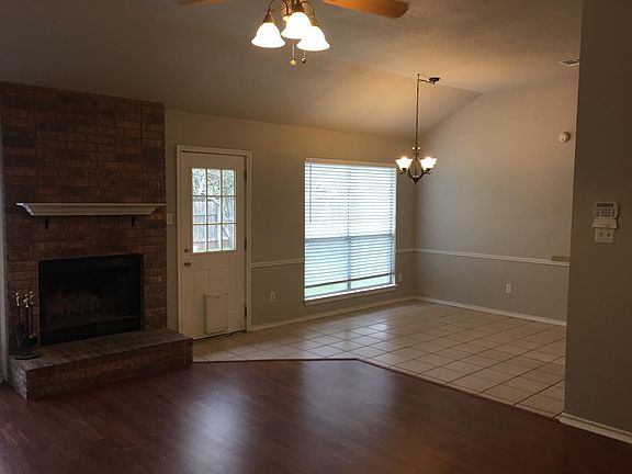 3rd image of 1708 Parkwood Dr