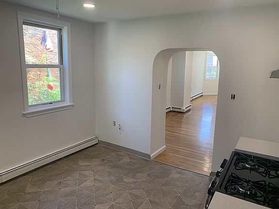 4th image of 26 Frankfort St #1