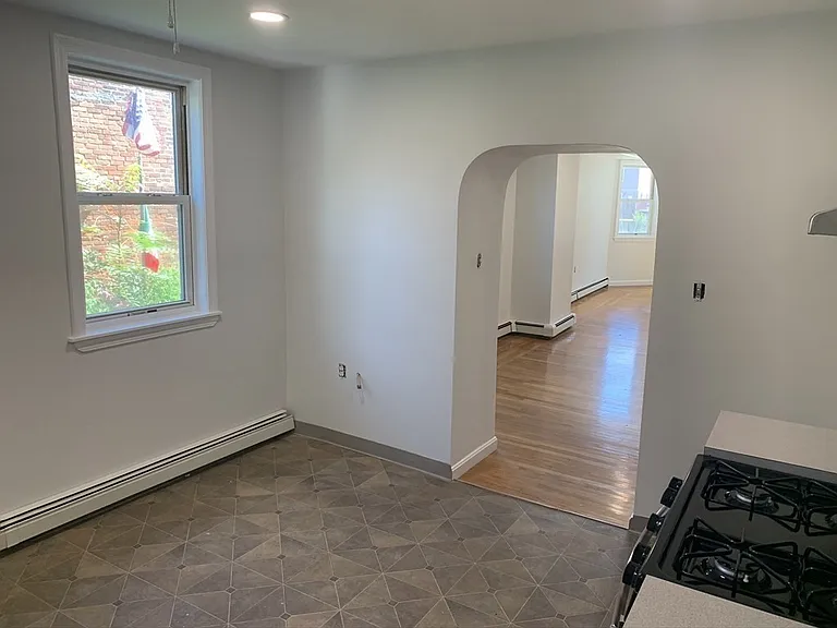 26 Frankfort St #1 — Photo 4