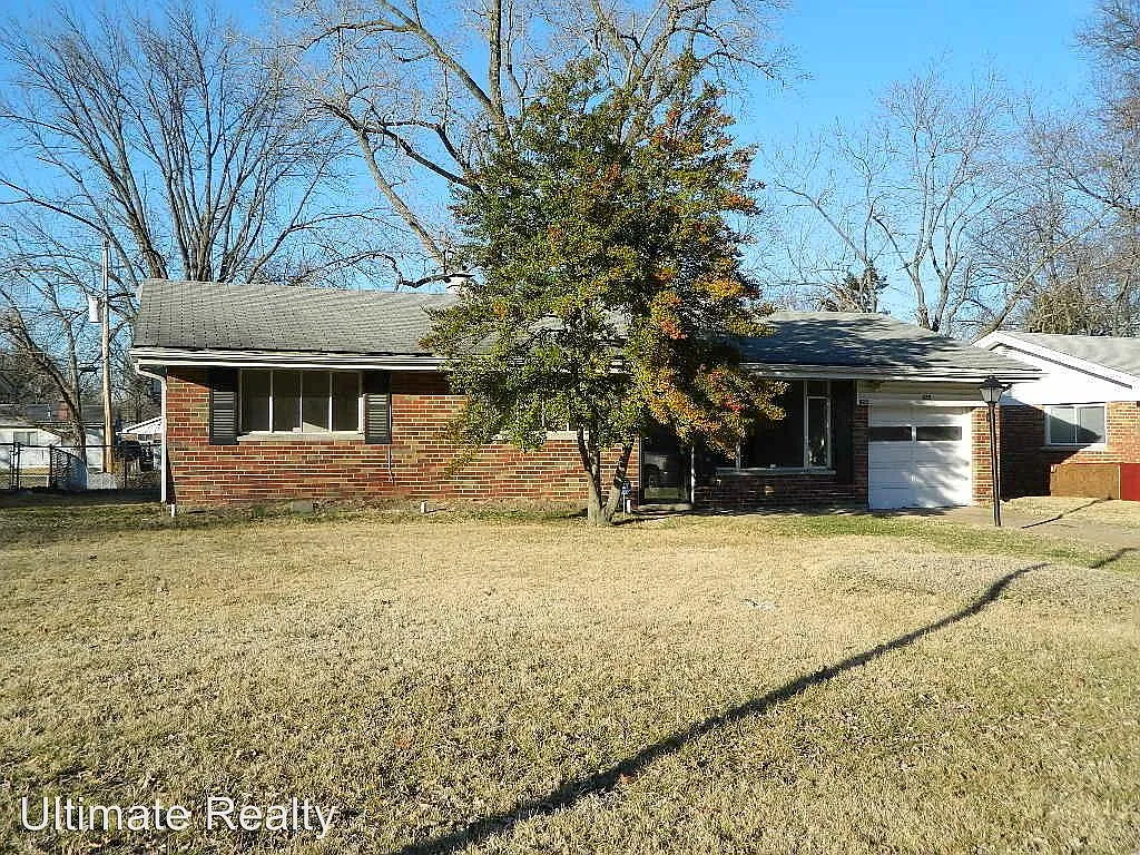 825 Marias Dr photo 1