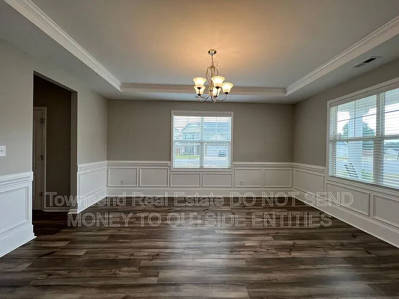 4 bed, 2.5 bath, 2654 sqft, $2,245 — Photo 3